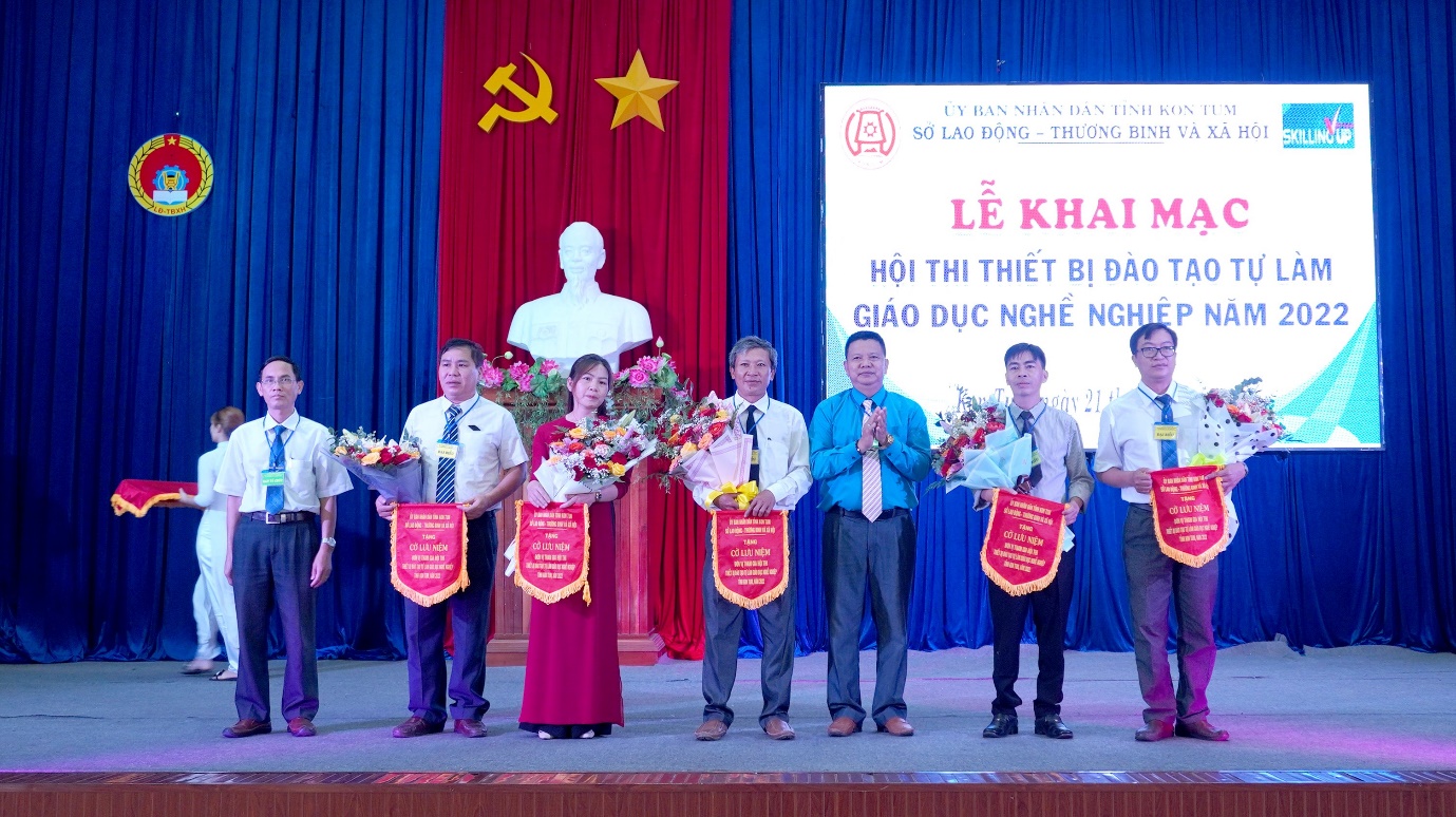 Lễ Khai mạc Hội thi Thiết bị đào tạo tự làm Giáo dục nghề nghiệp (GDNN) tỉnh Kon Tum năm 2022